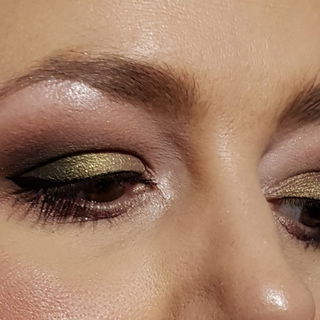 Alle farben sind eingebaut in diesen Look. Er ist farbig aber dennoch total tragbar. Der schöne Farbverlauf kommt da aussen der dunkle matte Ton als Basis dient.